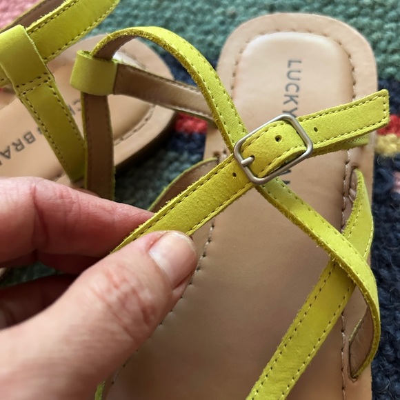 EUC Lucky Brand Chartreuse size 8.5 Women's Sandals. Ankle buckle. Pop of color! - Picture 5 of 9